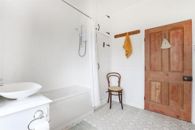 Bathroom2.jpg