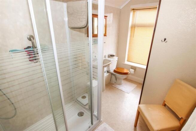 FIRST FLOOR SHOWER ROOM