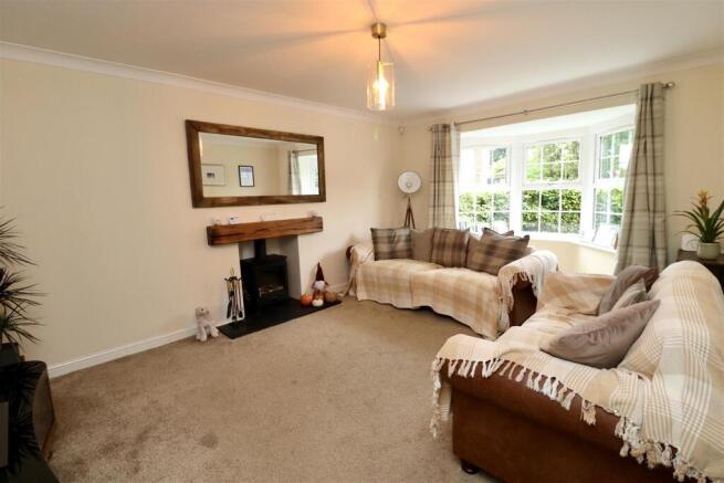 4 bed Detached for sale Image 5