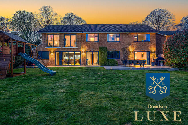 Logo Luxe (46 of ...