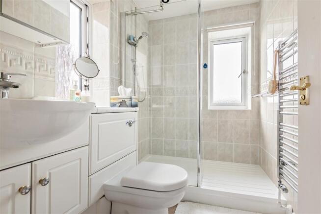 EN SUITE SHOWER ROOM