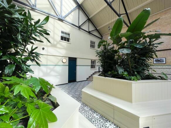COMMUNAL ENTRANCE