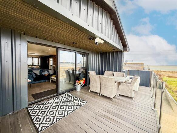 BALCONY / SUN TERRACE