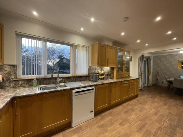 Kitchen e.JPG