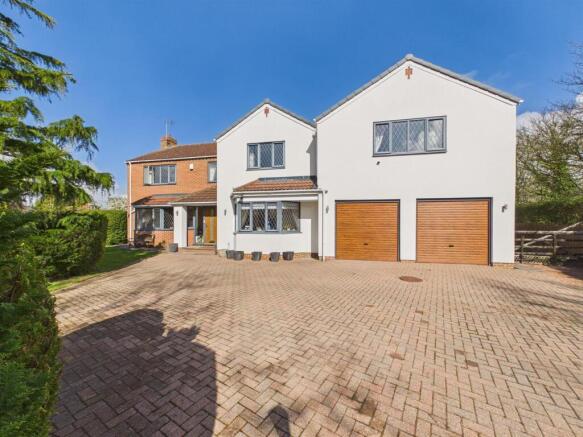 5 bed Detached for sale Image 11