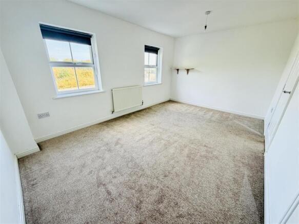 3 bed Terraced for sale Image 12