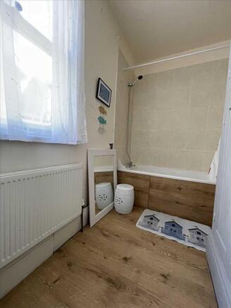 4 bed Flat for sale Image 10