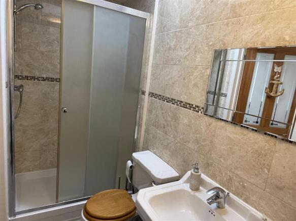En Suite Shower.jpg