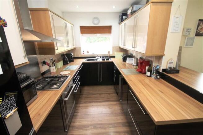 KITCHEN/BREAKFAST ROOM