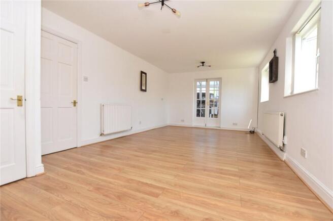 4 bed Detached for sale Image 5