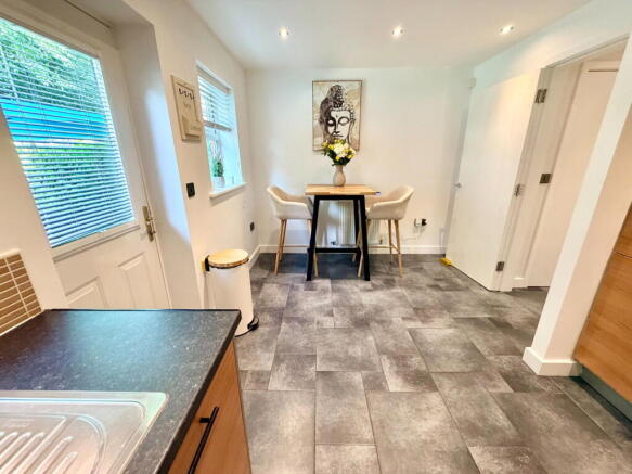 4 bed Town House for sale Image 8