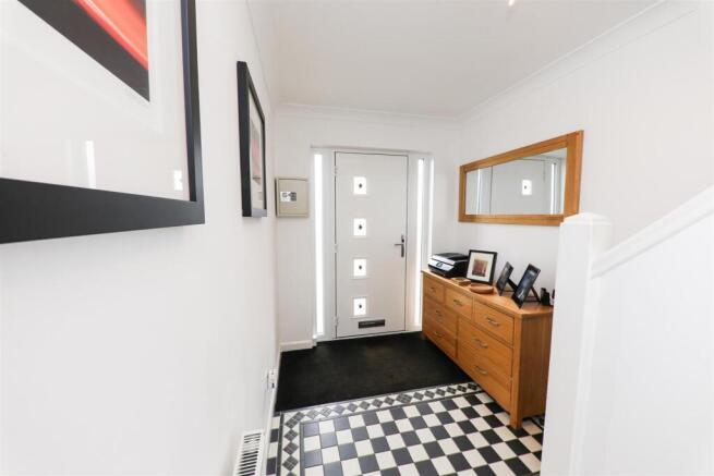 4 bed Semi-Detached for sale Image 5