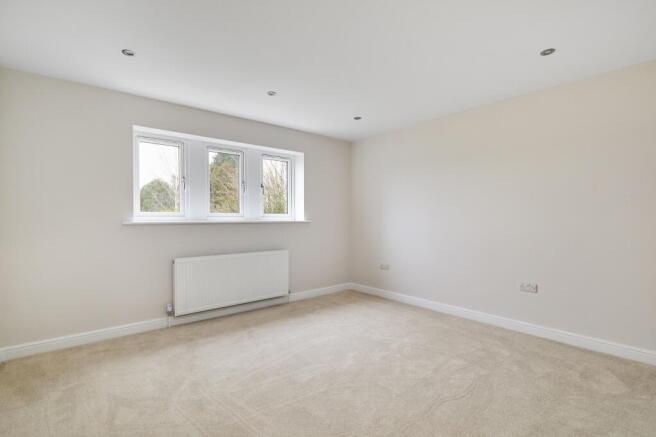 5 bed Detached for sale Image 11