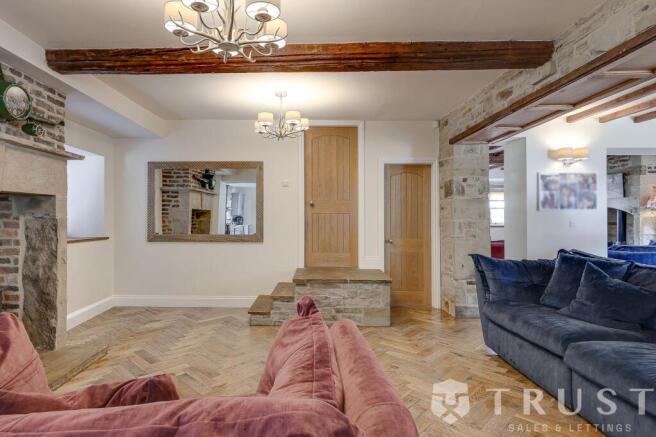 6 bed Detached for sale Image 12