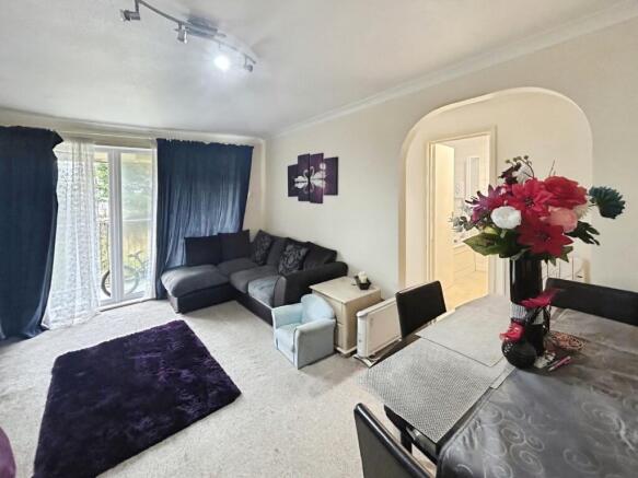Living Room/Dining