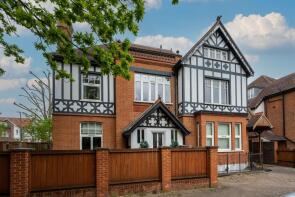 140b, West Hill, London SW15 2UE