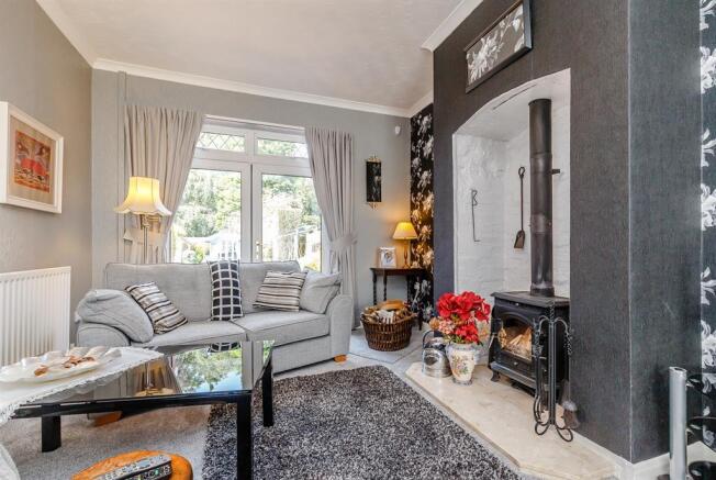 LOUNGE / DINING ROOM