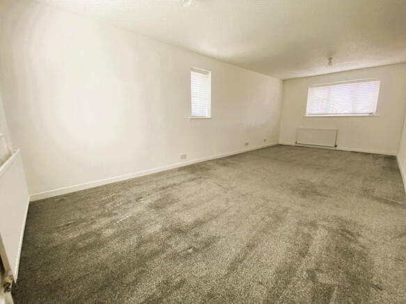 4 bed Semi-Detached for sale Image 8