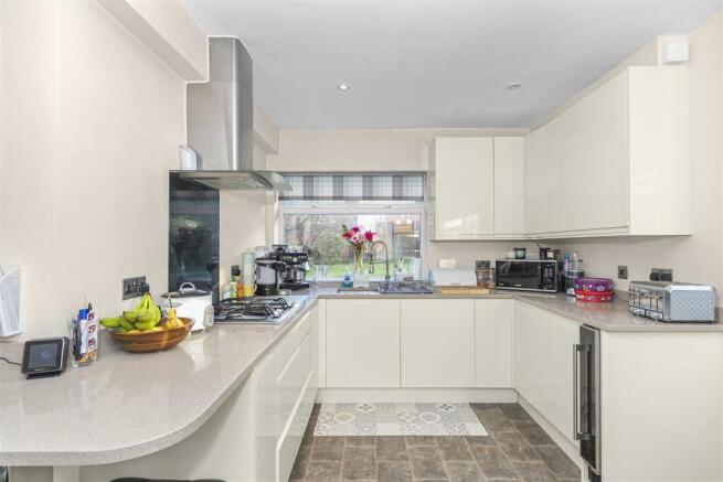 Kitchen 1.jpg