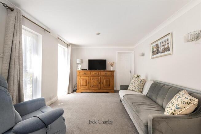18 Maltings Close, TN11 0DY 003.jpg