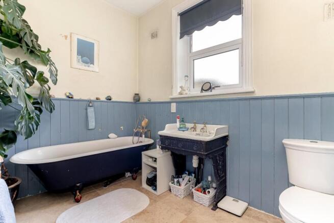 7 bed House for sale Image 11