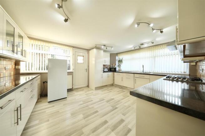 3 bed Semi-Detached for sale Image 8