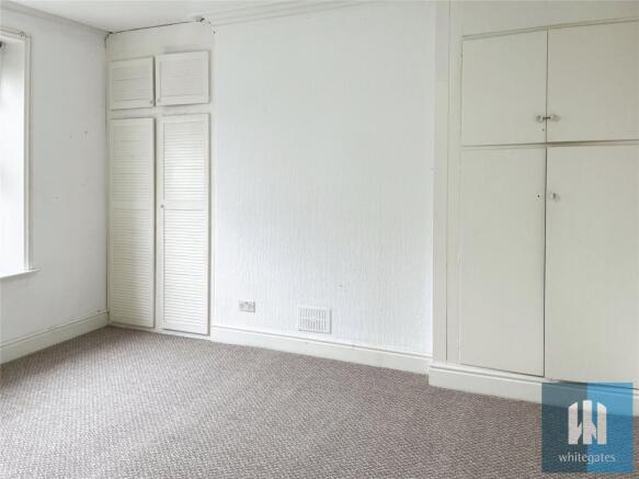 4 bed Apartment to rent Image 8