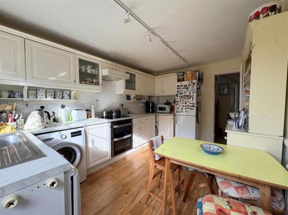 Kitchen/Breakfast Area