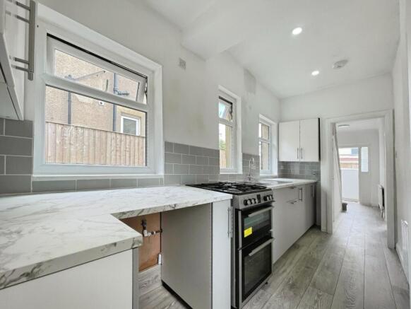 3 bed Semi-Detached for sale Image 4