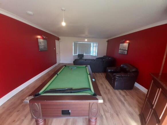 5 bed Semi-Detached to rent Image 7