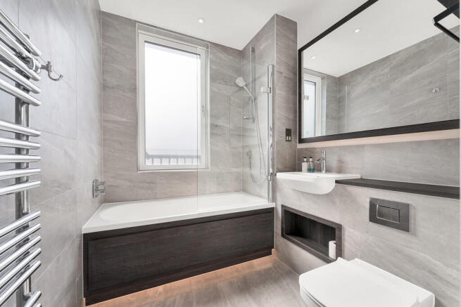 1st Floor Bathroo...
