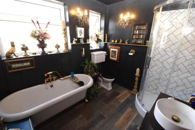 Bath/Shower Room