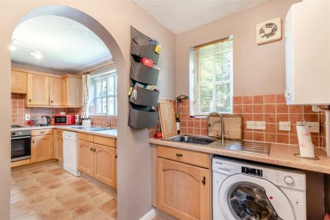 8563986-interior14.jpg