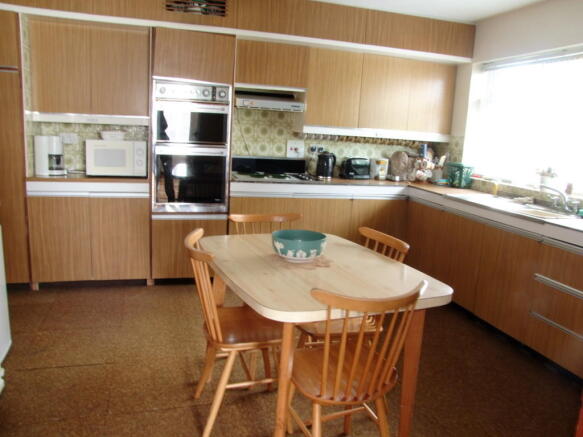 kitchen/breakfast