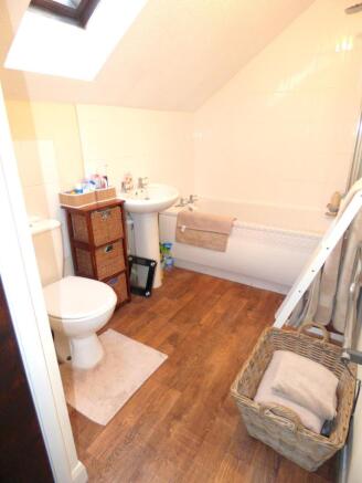 Bathroom (Main)