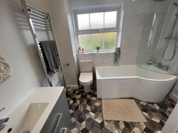 Shelley bathroom 2.jpg