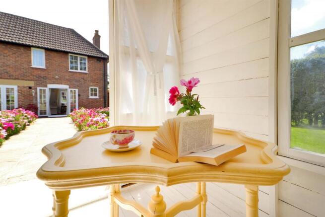 Summerhouse Cameo 3.jpg