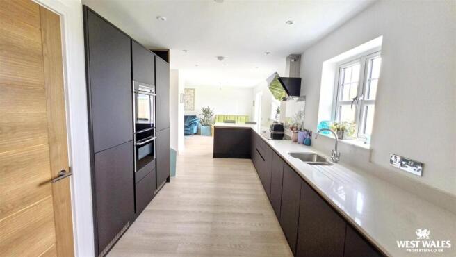 Another Kitchen (1).jpg