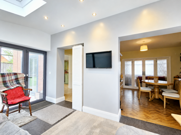 4 bed Semi-Detached for sale Image 10