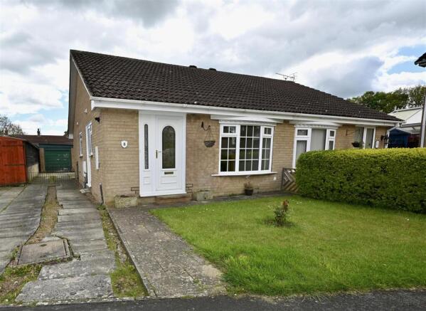 2 bed Semi-Detached Bungalow to rent Image 10