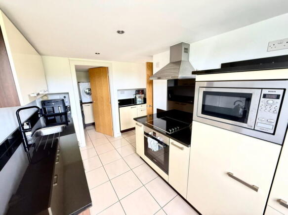 2 bed Apartment for sale Image 12