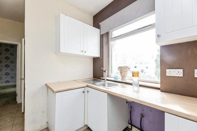 5 bed Detached Bungalow for sale Image 7