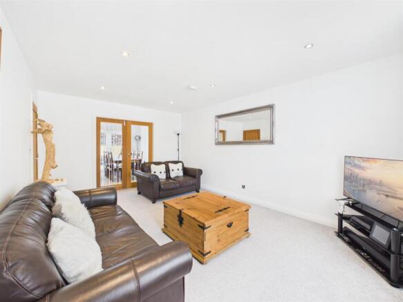 4 bed Detached for sale Image 4