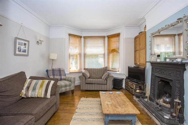 SOUTH FACING SITTING ROOM