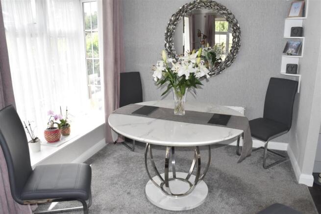 2 bed Park Home for sale Image 4