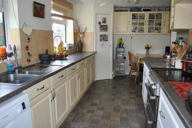 KITCHEN/BREAKFAST ROOM