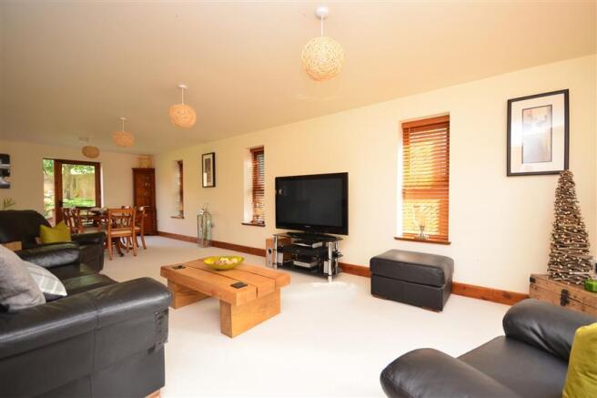 Living/Dining Area