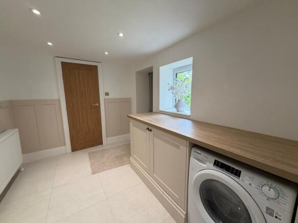 4 bed Semi-Detached to rent Image 7