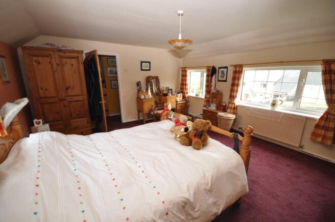 Clos Glas, Castell Pigyn Road Abergwili, Carmarthenshire Photo 4