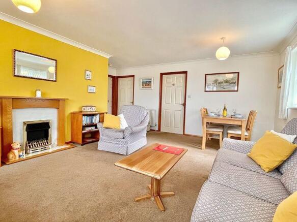 Lounge/Dining ...